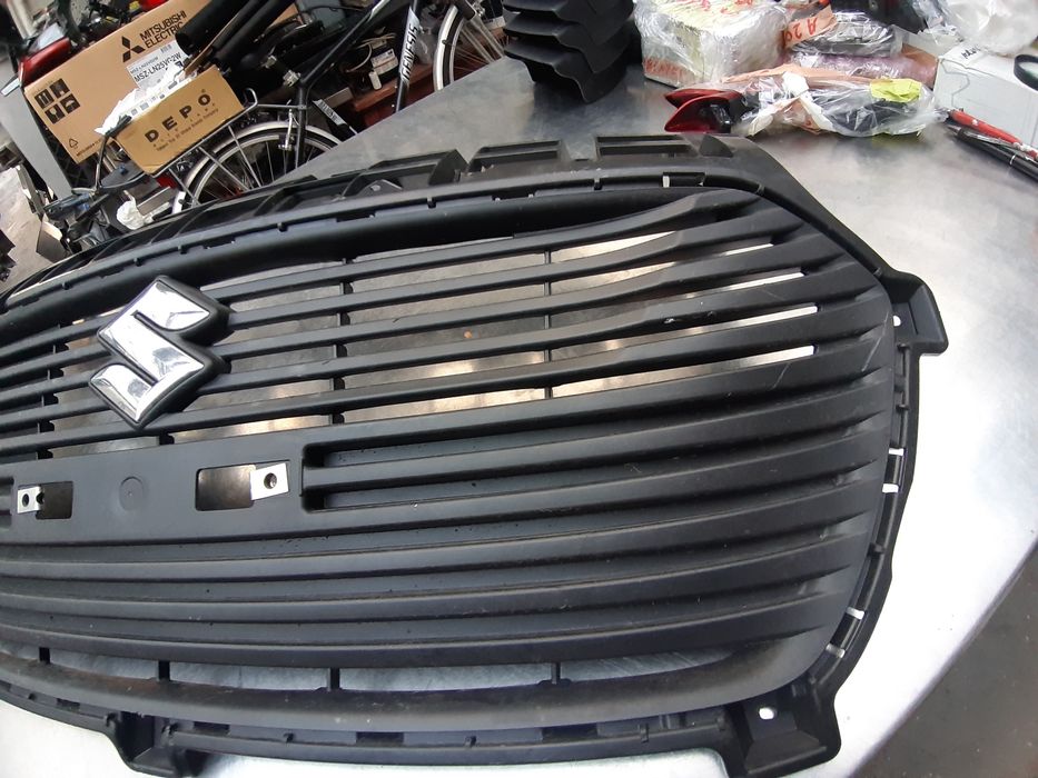Решетка грил сузуки суифт Suzuki Swift 2019/25г