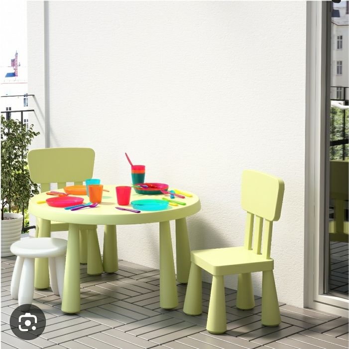 Икея детский стол с двумя стульями