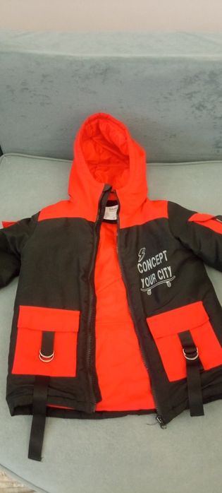 Продам детская куртка весна