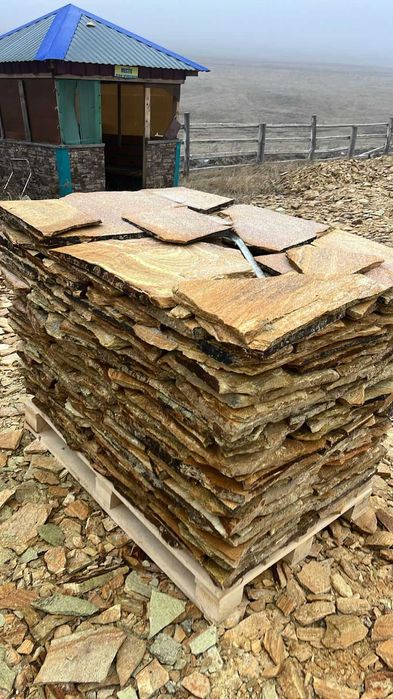 Камень плитняк природный.