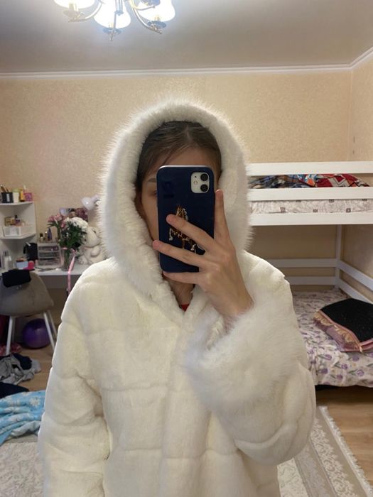 Продам эко шубу белого цвета