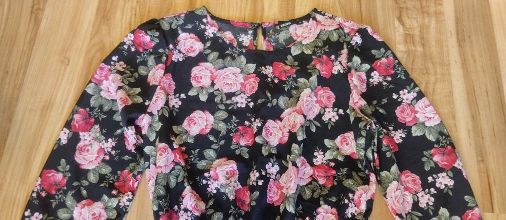 Дамска рокля на цветя