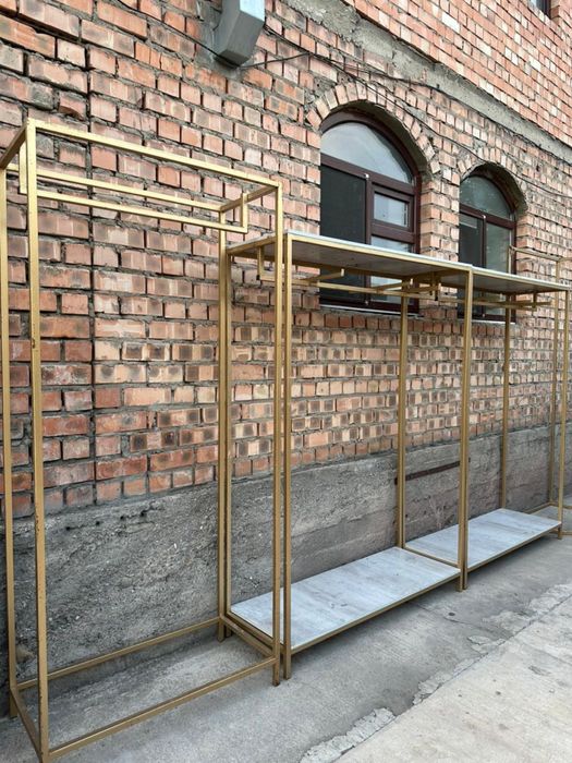 Стенды для одежды и лаундж