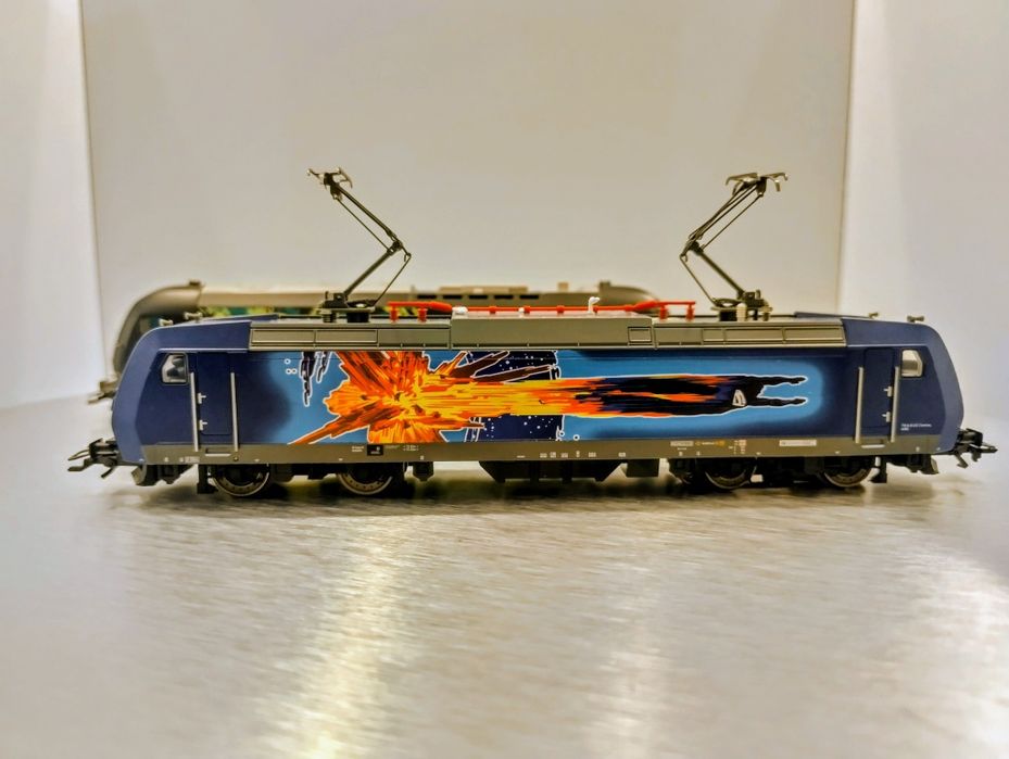 Locomotive trenulet electric Superman Edition
