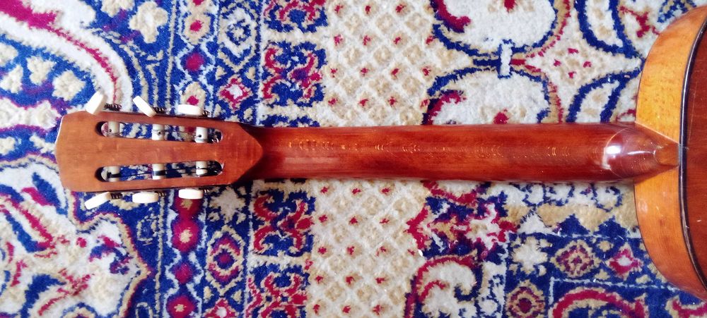 Стара китара , класическа