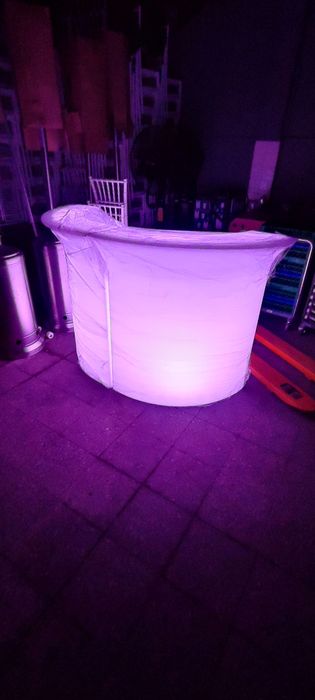 Светещ бар под наем