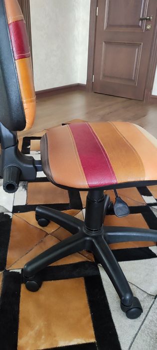 Продам школьное кресло