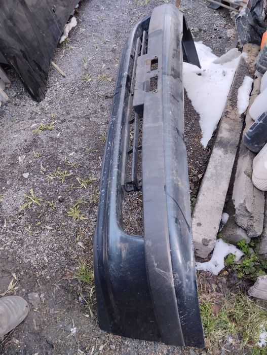 Бампер Тойота Карина  продам