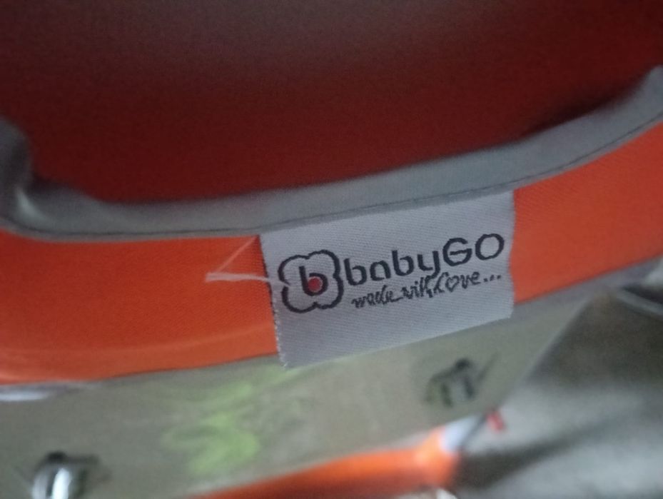 Vând scaun de masă BabyGo pentru bebeluși și copii mici, în stare bună și perfect funcțional.