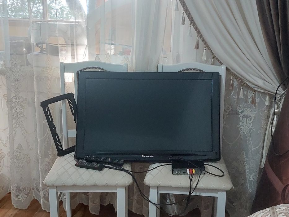 Телевизор  Panasonic, диагональ  90см