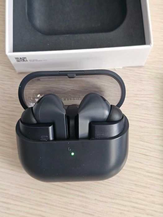 Samsung Galaxy Buds3 FE – като нови, пълен комплект