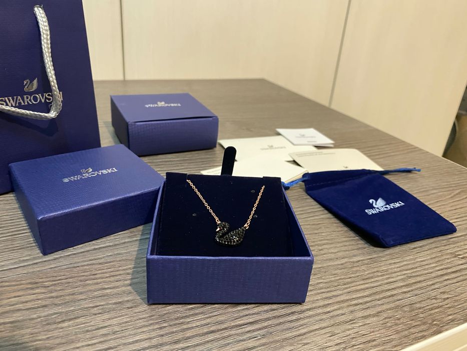 Colier Swarovski swan lebada neagra colier auriu