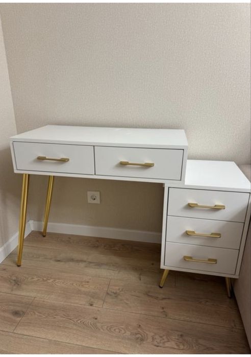 Косметический стол