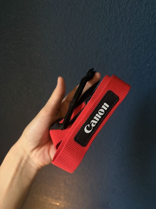 Продается камера Canon 1100D