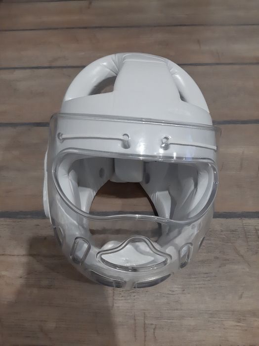 Продам шлем для каратэ !