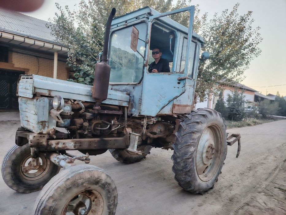 Traktor 28 sotiladi.