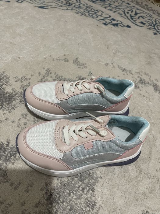 Детская кроссовка