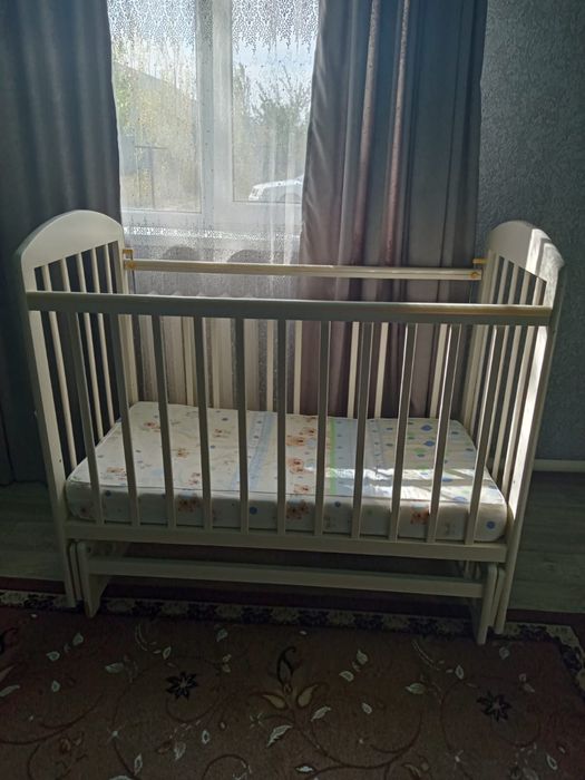 Детская кровать с матрасом