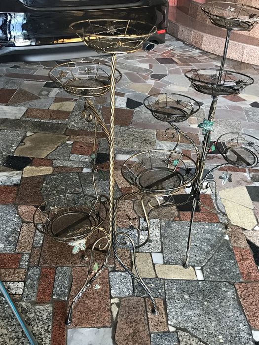 Продам подставку для цветов