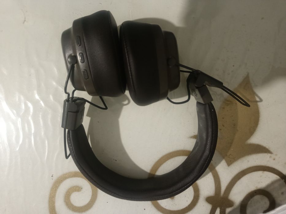 Продам наушник в отл состоянии.