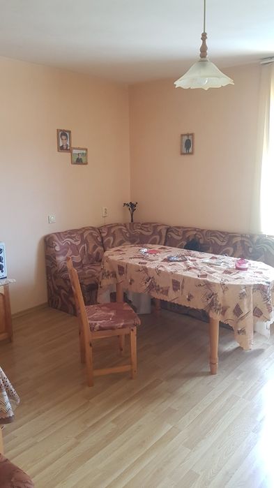 Продава етаж от къща в гр Дупница