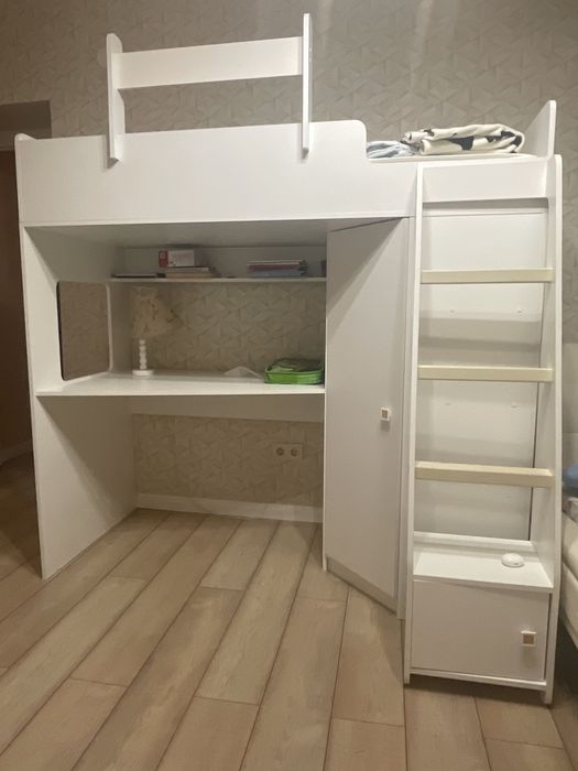 Продам детскую кровать комплект