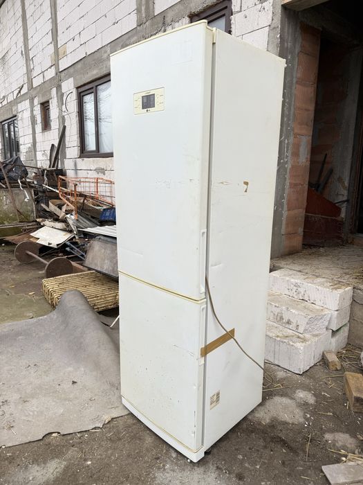 Frigider cu congelator  LG functioneaza perfect