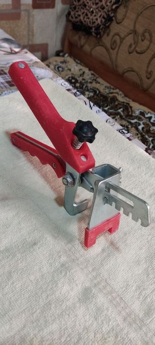 КЛЕЩИ-ЗАЖИМ.Для кафеля