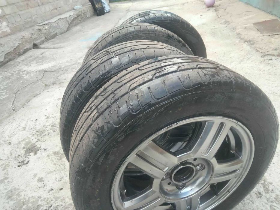 Продам летние шины с дисками