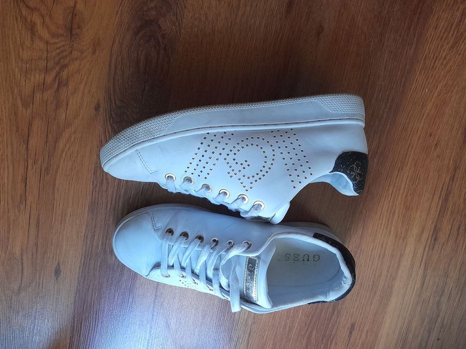 GUESS кецове 38 номер.