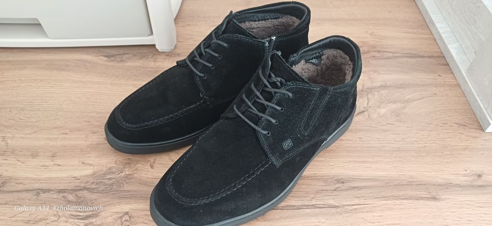 Замшевые ботинки