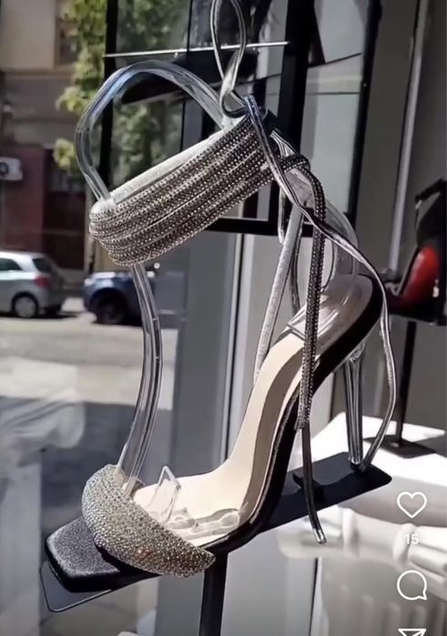 Stilleto shoes Високи обувки