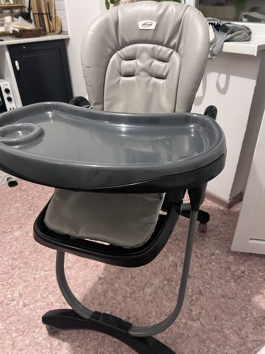 Продается стульчик для кормления Teknum