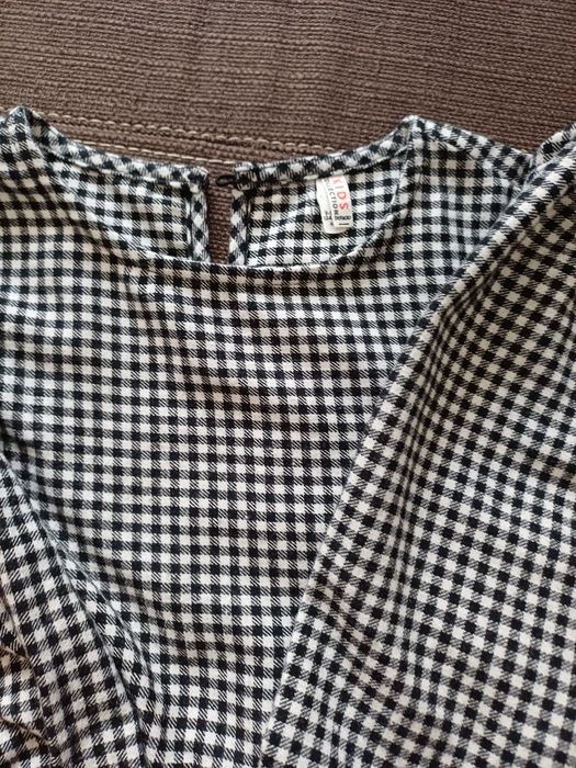 Rochiță superbă este practica merge si la evenimente dar si la.scoala