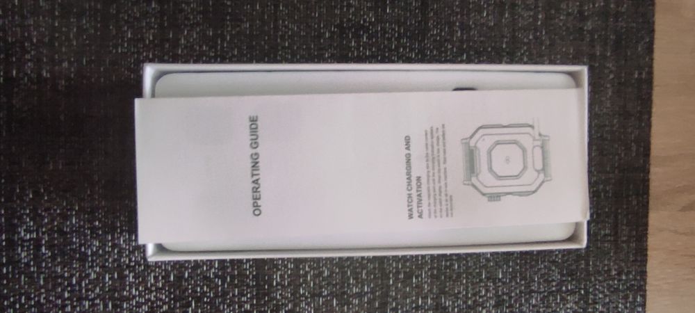 Продавам смарт часовник с функция за отговаряне на повикване