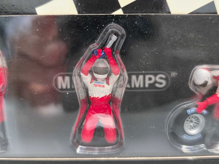1/43 Minichamps Pit Stop Formula 1 Toyota Racing Set