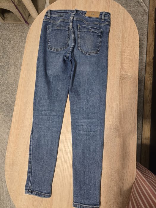 Vand blugi zara marimea s