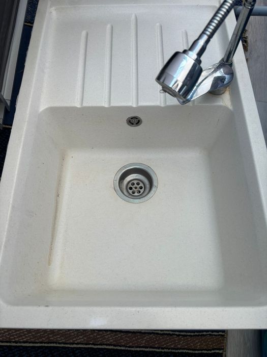 Раковина со смесителем