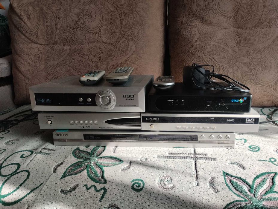 DVD SONY и ресиверыы на запчасти.