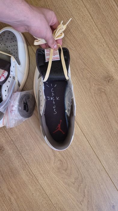Jordan
x Travis Scott Air Jordan 1 Low OG "Reverse Mocha" sneakers