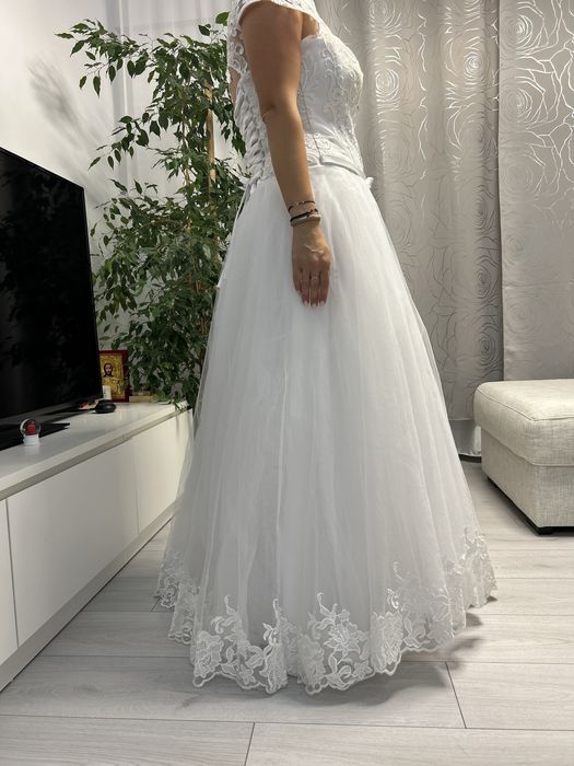 Rochie de mireasa in stil A-line