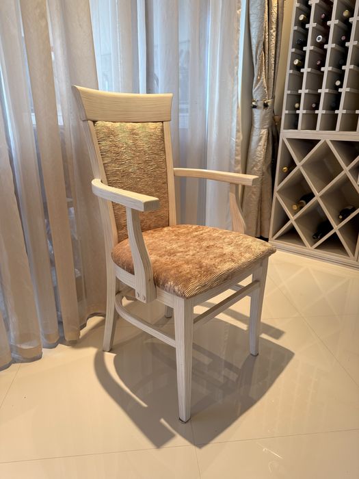 Трапезна маса за 8/10 души + 10 стола + шкаф