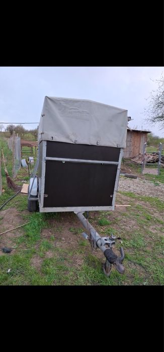 Vand remorca pentru animale