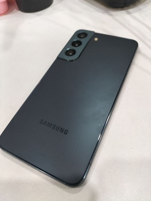 Продам Samsung galaxy S22 128/8