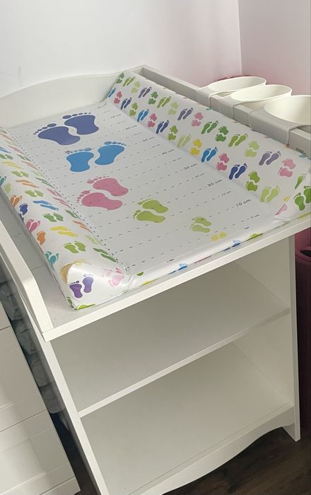 Masa de infasat bebelusi + saltea + suporturi