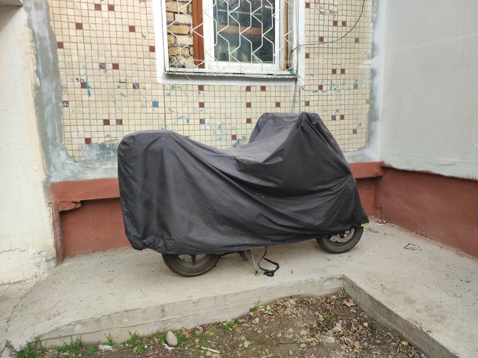 Skuter O'ragich va akumlator zaryadlahich