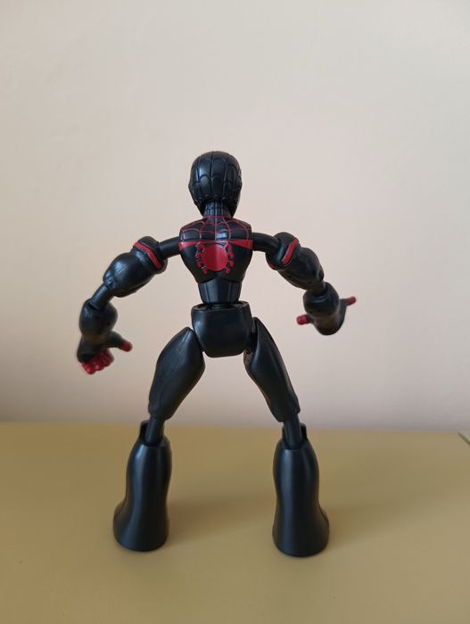 Продам фигурку человека паука оригинал