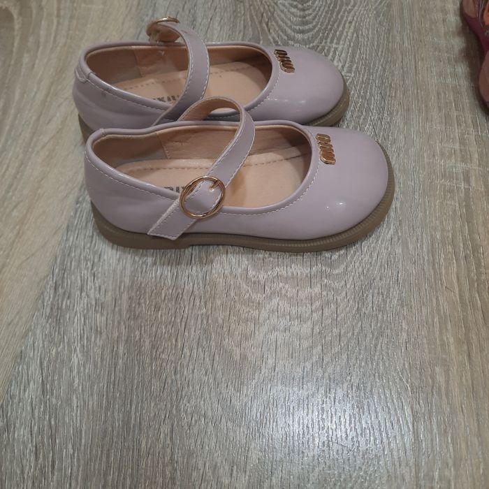 Продам детские туфли