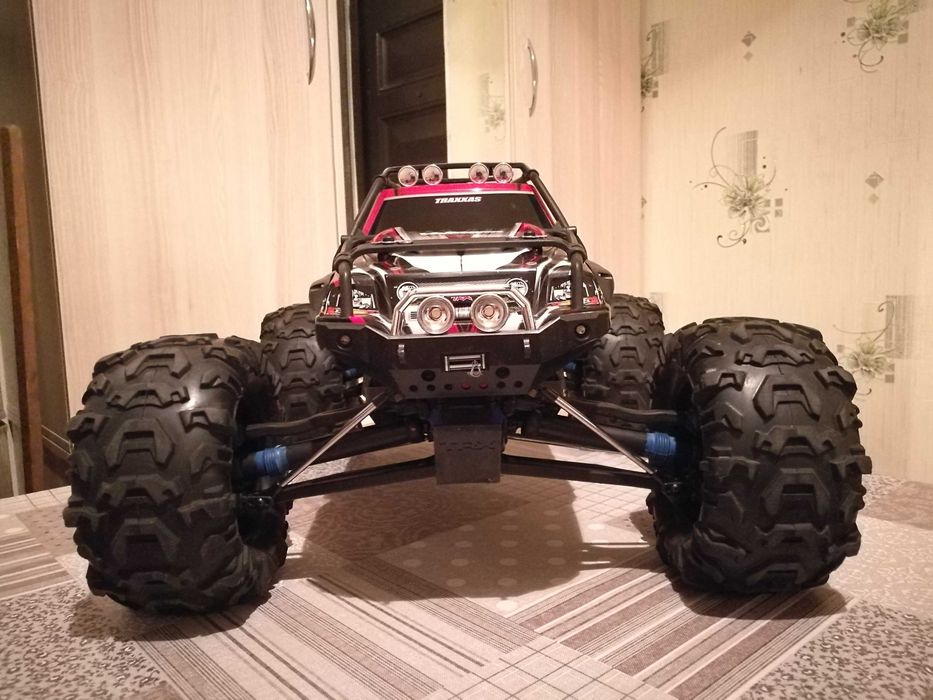 Traxxas summit 1:8