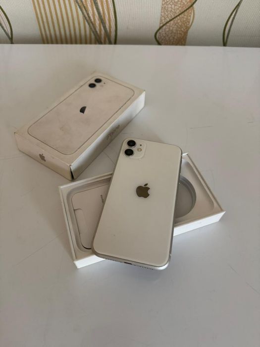 продам айфон 11 белый срочно